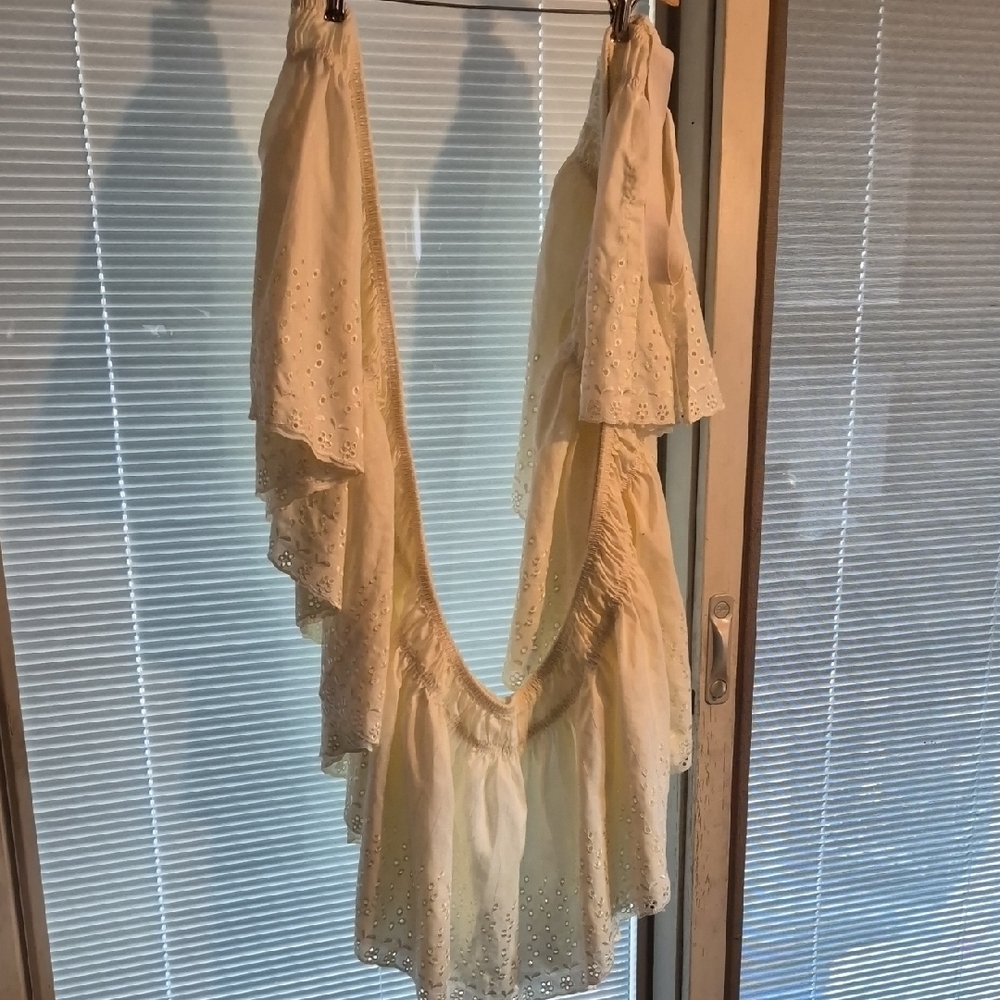 Elegant Cream Eyelet Bed Ruffle Fits Queen/King Ties Around Box Spring